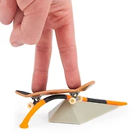 Tech Deck, Santa Cruz Skateboards Versus Series, Coffret de 2 fingerboards à collectionner et obstacle