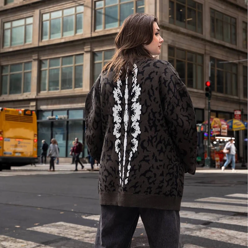 Steady Hands – Cardigan Godzilla Classique