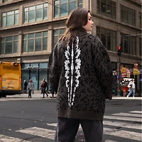 Steady Hands – Cardigan Godzilla Classique