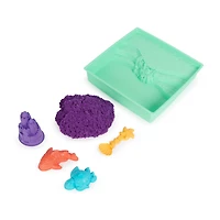 Kinetic Sand, Coffret Bac à sable, 454 g de sable violet, bac à sable, 4 moules et outils, jouets sensoriels