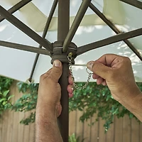 KidKraft - Ensemble modulaire extérieur en bois avec pouf, parasol et coussins, meubles de patio pour enfants, brun ours et beige