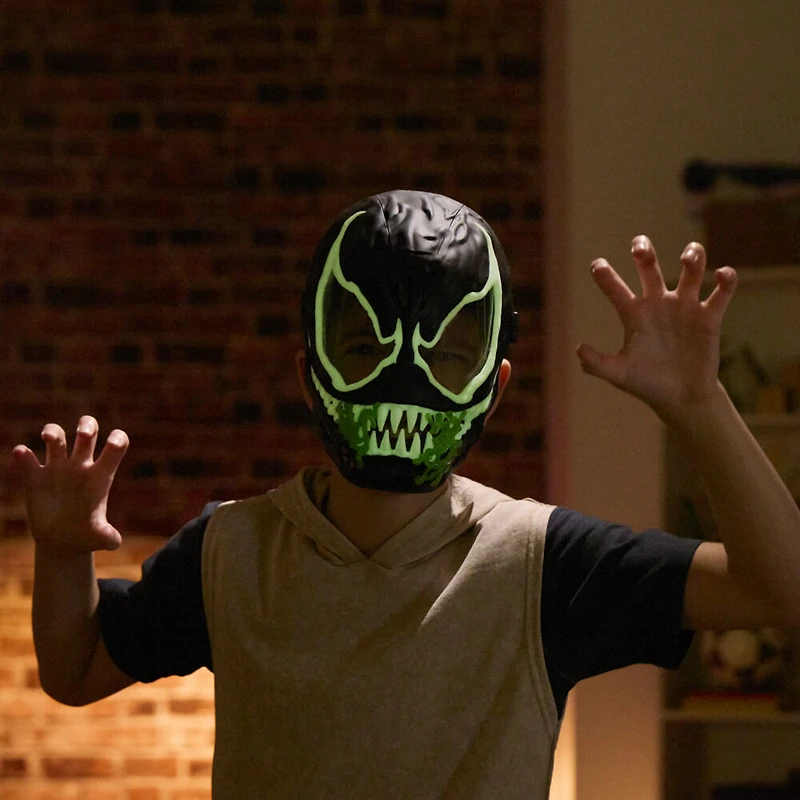 Marvel Spider-Man VenomVersus Venom Glow-In-The-Dark Mask, Super Hero Toys - English Version