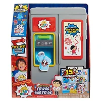 Frigo Surprise de Ryan Chef de Ryan's World, Sons et Lumières, Tableau Effaçable à Sec et Aliments pour Jouer, Paquets Surprises de Figurines, Boue, et Bien d'Autres !