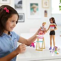 Coffret de jeu Skipper Babysitters Inc. Barbie avec poupée Skipper, poupée Tout-petit qui se nourrit et plus encore