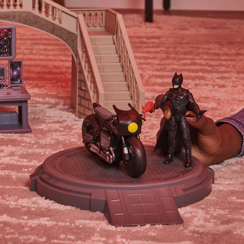 DC Comics, Batman Batcave with Exclusive Batman and Penguin Action Figures and Batcycle