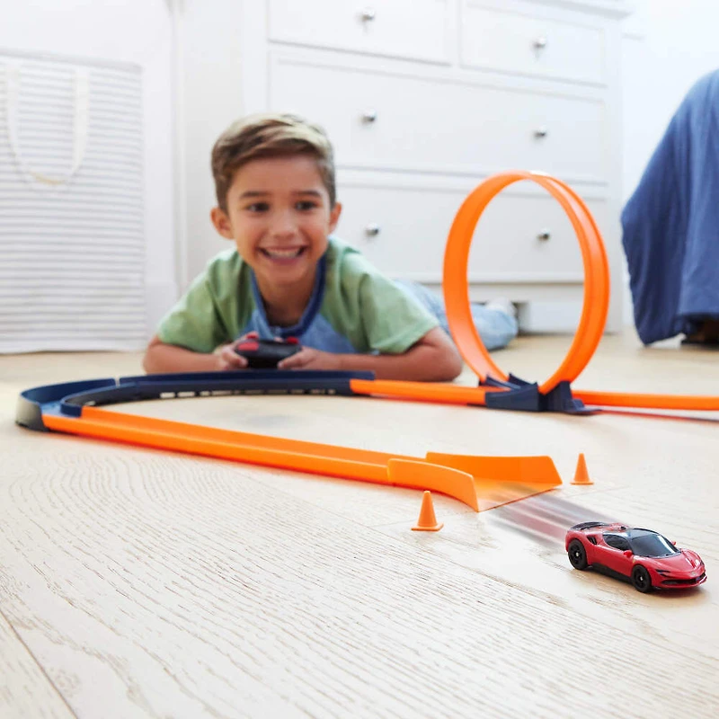 Hot Wheels RC 1:64 Ferrari SF90 Stradale Assetto Fiorano Battery-Powered Remote-Control Car