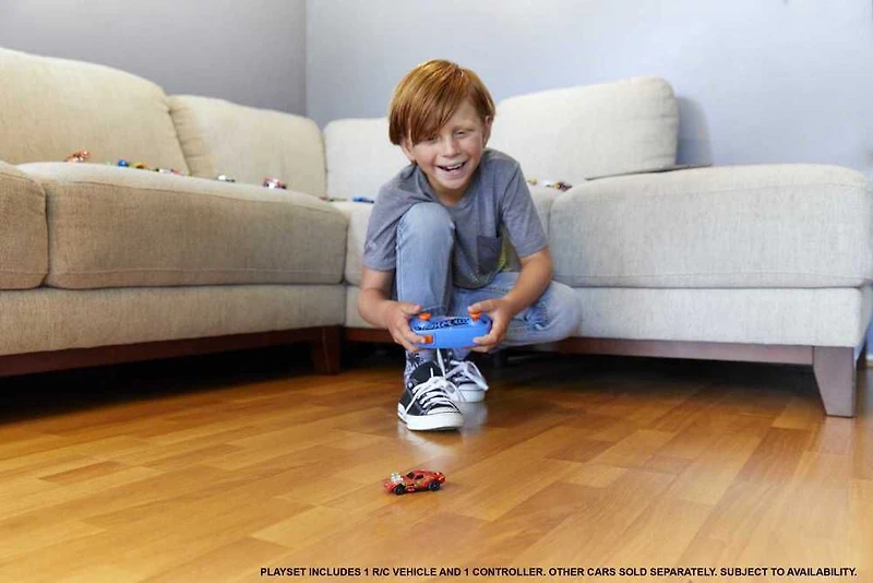 Hot Wheels Véhicule téléguidé 1:64 Rechargeable Rodger Dodger