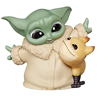 Star Wars The Bounty Collection Series 5, 2.25-Inch-Scale Grogu Figure, Loth-Cat Cuddles Pose