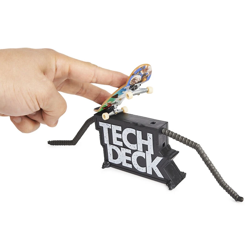 Tech Deck, Primitive Skateboards Versus Series, Collectible Fingerboard 2-Pack and Obstacle Set