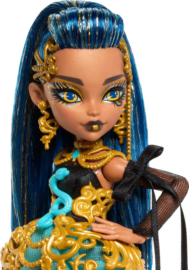 Monster High Scary Sweet Birthday Cleo De Nile Doll in Party Dress with Balloon & Gift