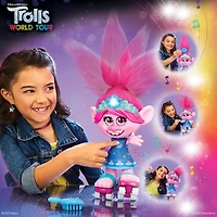 DreamWorks Trolls World Tour - Dancing Hair Poppy Interactive Talking Singing Doll with Moving Hair - English Edition