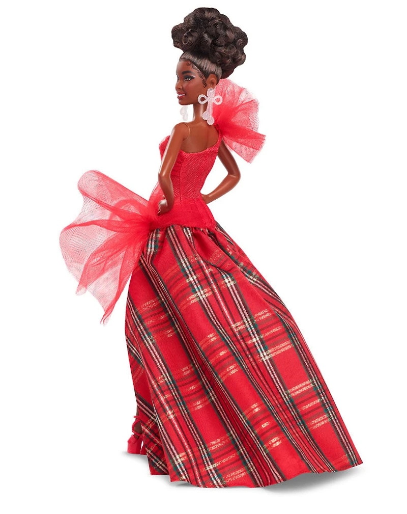 Barbie Poupée Barbie Joyeux Noël 2024 Poupée de collection aux cheveux noirs avec robe à carreaux dans un emballage à exposer