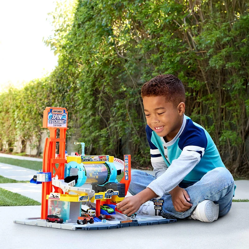 Matchbox Spin Cyclone Car Wash Playset with 1:64 Scale Die-Cast Toy Corvette & Tow Truck