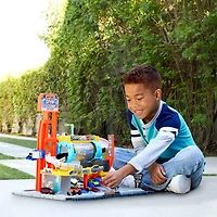 Matchbox Spin Cyclone Car Wash Playset with 1:64 Scale Die-Cast Toy Corvette & Tow Truck