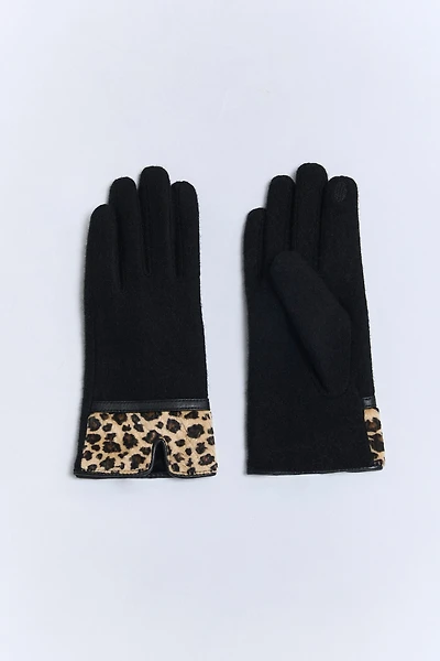 Wool gloves with panther pattern