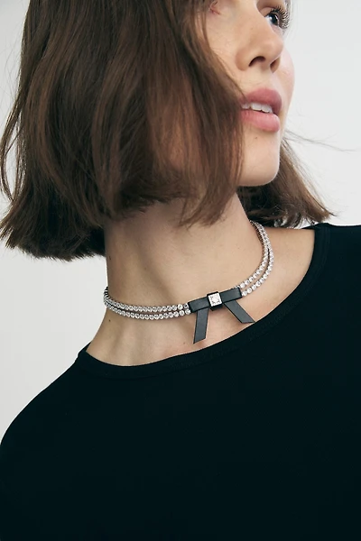 Necklace with bow