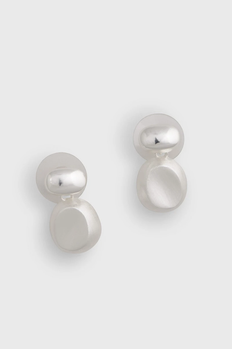 Earring with pearl