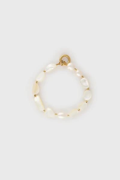 Pearl bracelet with golden detail