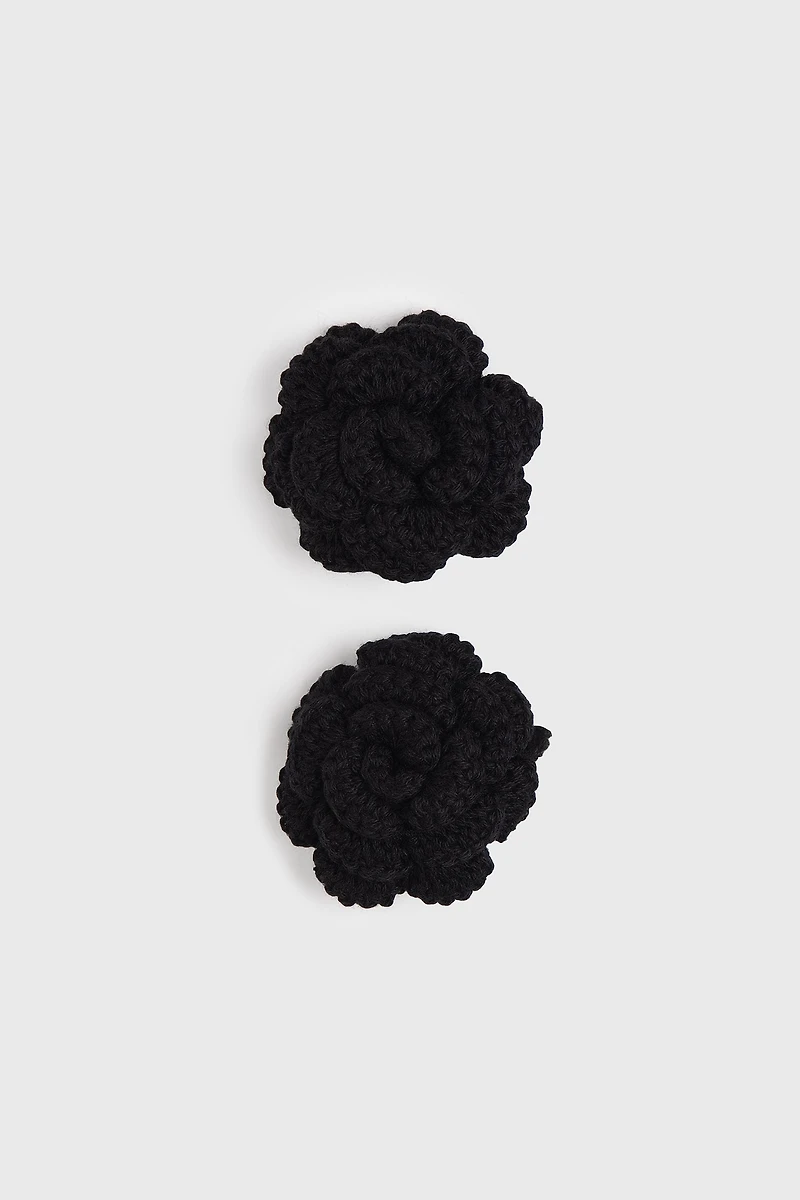 Flower-shaped clips