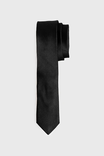 Subtle patterned tie