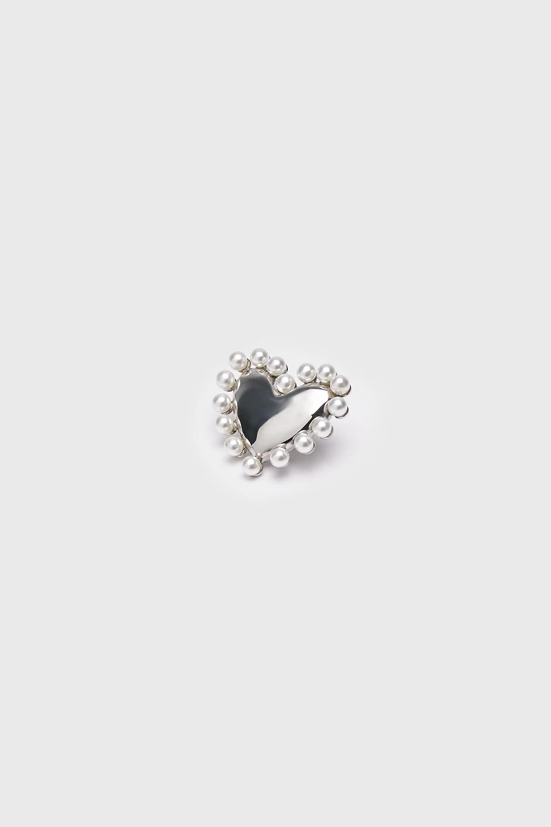 Heart shaped brooch with pearls