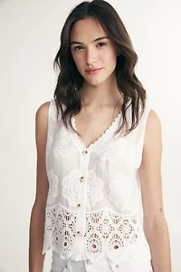 Blouse brodée sans manche