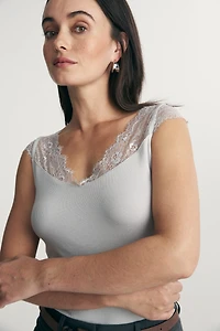 Haut côtelé avec dentelle