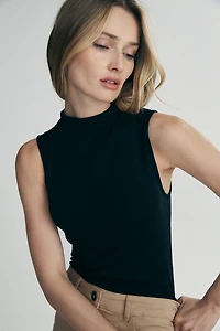Sleeveless top with stand-up collar