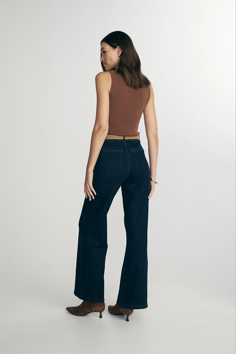 Sleeveless ribbed sweater