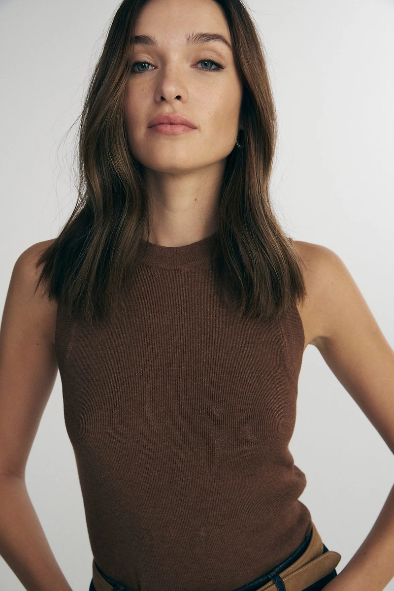 Sleeveless ribbed sweater