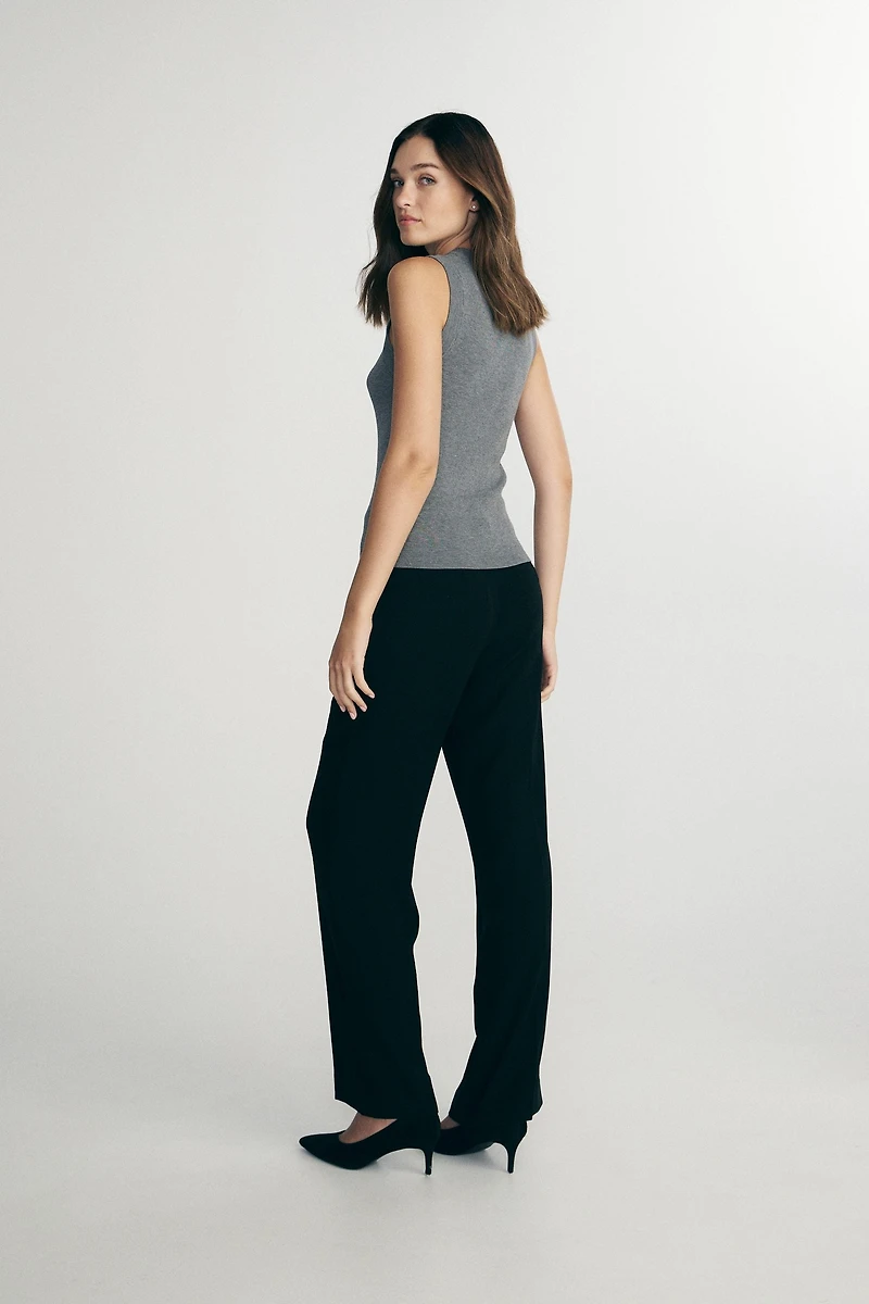 Sleeveless ribbed sweater