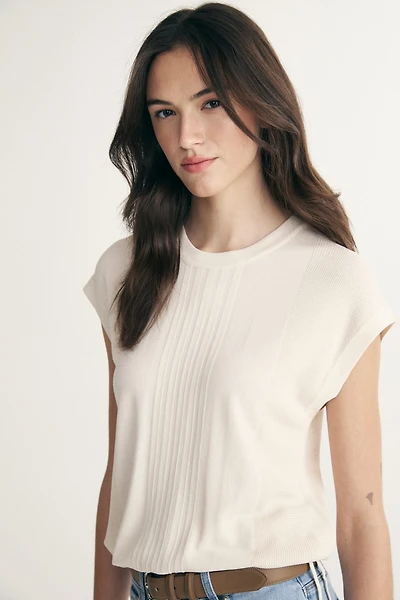 Fine knit sleeveless sweater
