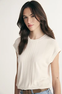 Fine knit sleeveless sweater