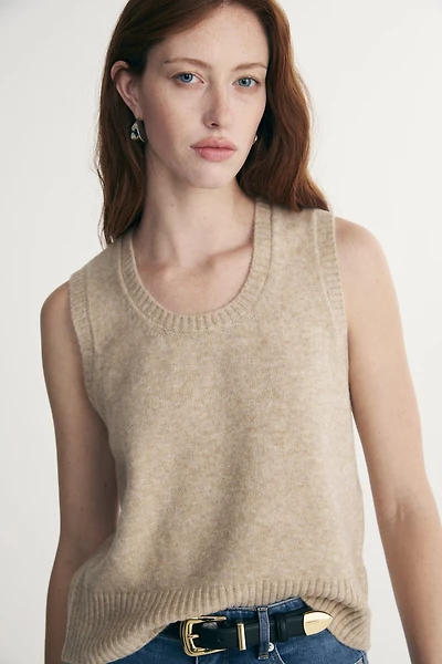 Scoop neck sleeveless top