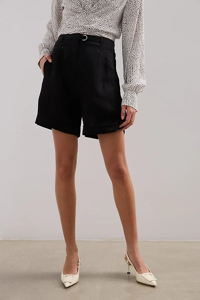 Short taille haute avec ceinture