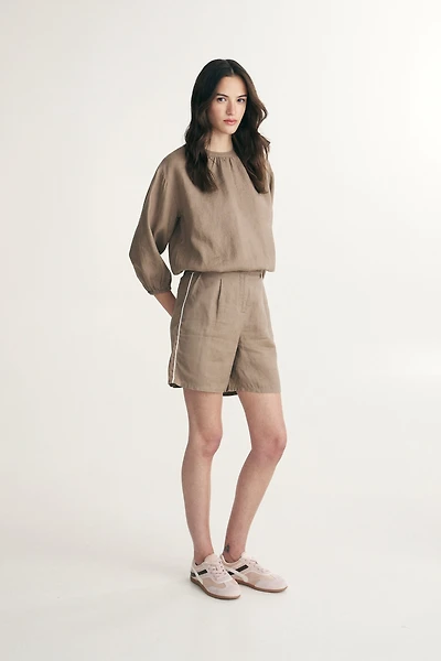 Linen shorts with elastic