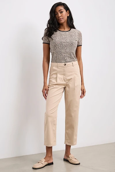 Casual cropped pant with pleat