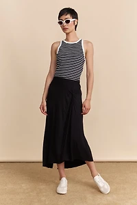 Skirt with twist detail