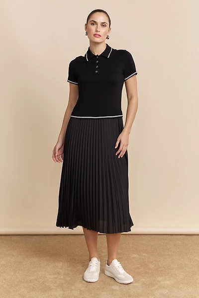 Knitted dress with pleated fabric