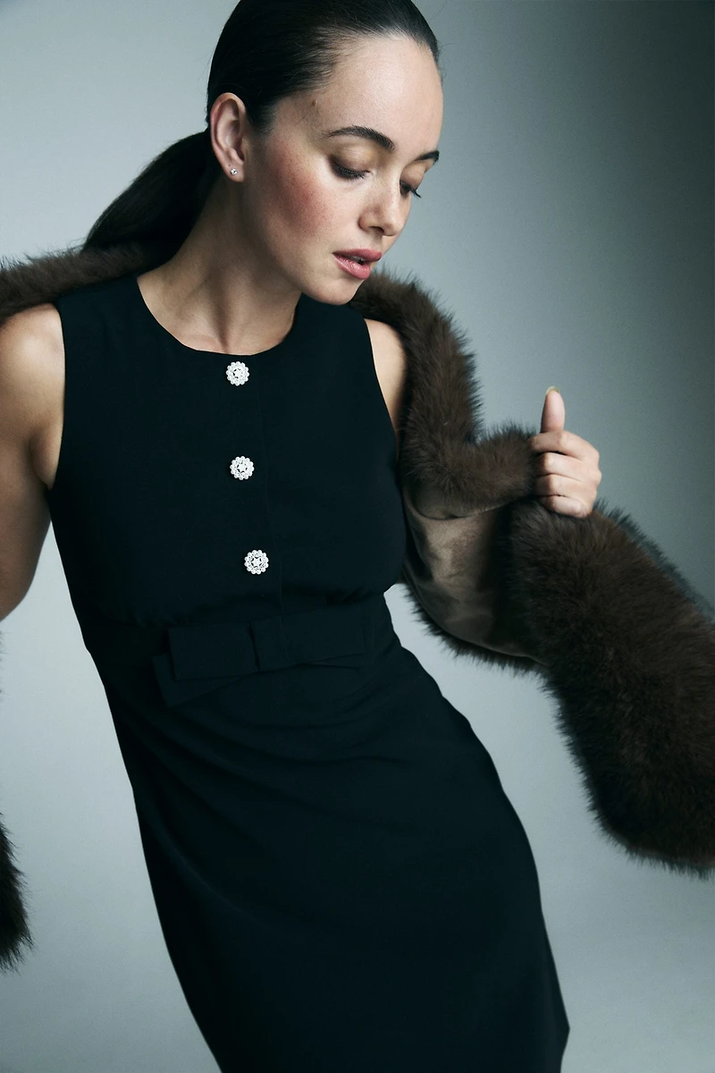 Robe avec boutons en perles