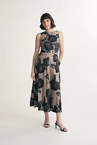 Robe longue fleurie sans manches