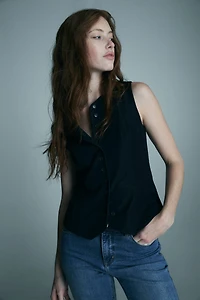Sleeveless vest