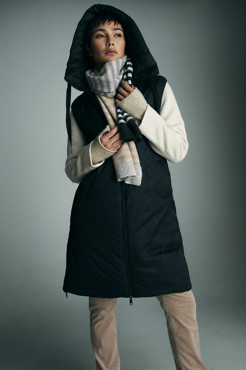 Quilted sleeveless coat with hood