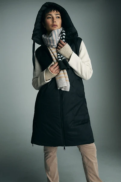 Quilted sleeveless coat with hood