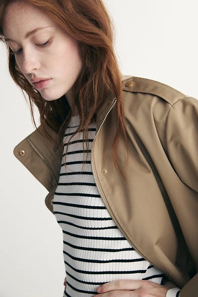 Manteau à col montant