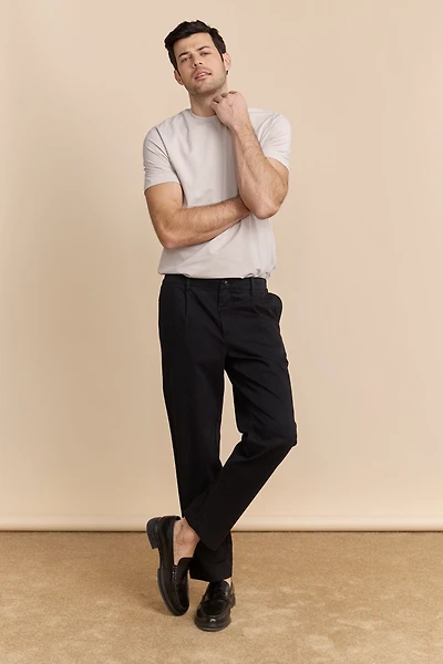 Pleated pant with elastic sides