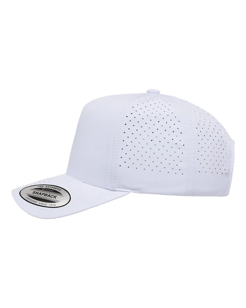 Casquette Snapback à Cinq Panneaux avec Capuchon Perforé