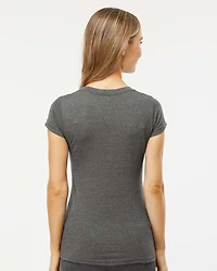 T-shirt col V Deluxe Blend pour femmes