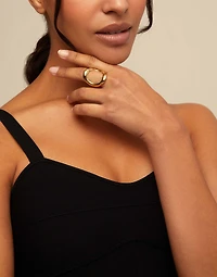 Ring with large central oval