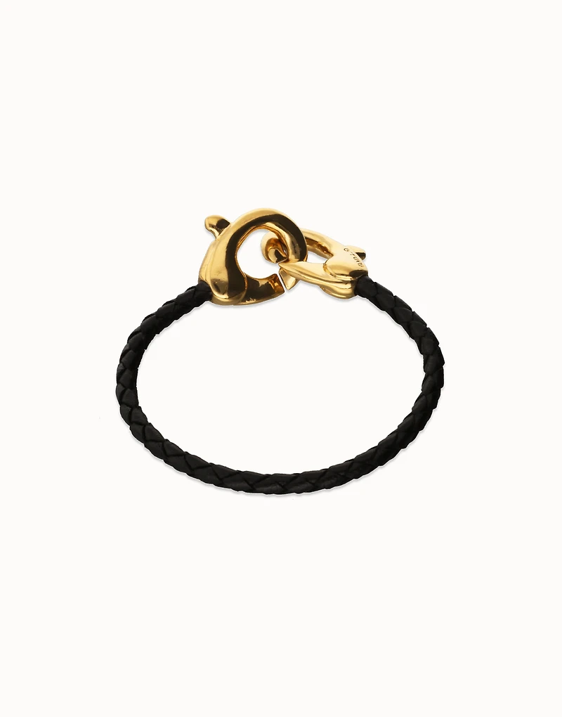 leather bracelet with interlocking carabiner
